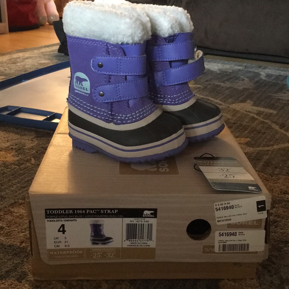 Like new Sorel toddler size 4 1964 PAC STRAP